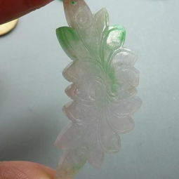 清代冰糯种春色老翡翠满工荷叶大提头坠 雅韵传承与市场价值解析