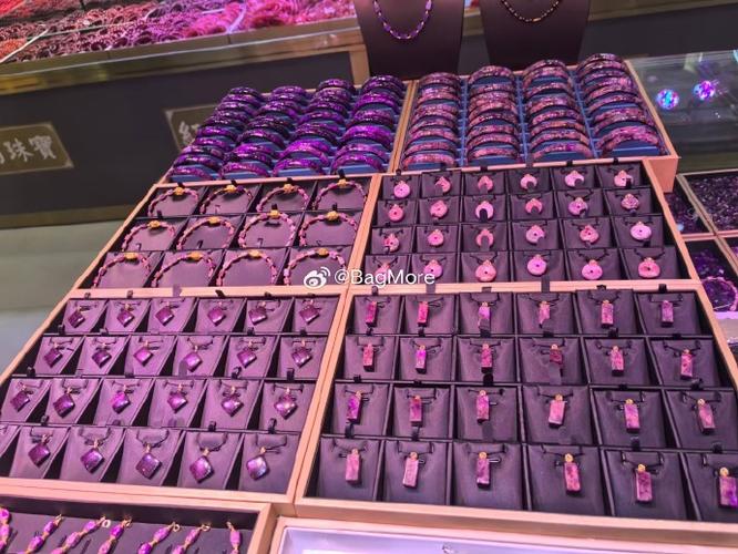 石舒俱来 苏纪石给大家分享一下客户档口成品以后的美物原石进了工厂